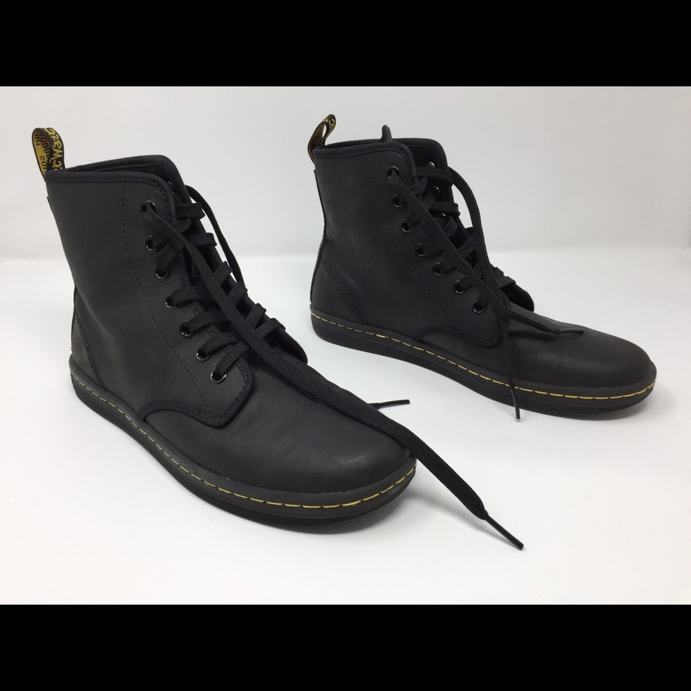 Women’s Dr Martens Shoreditch boot.